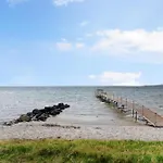 Holiday home Amazing In With 3 Bedrooms And Wifi *