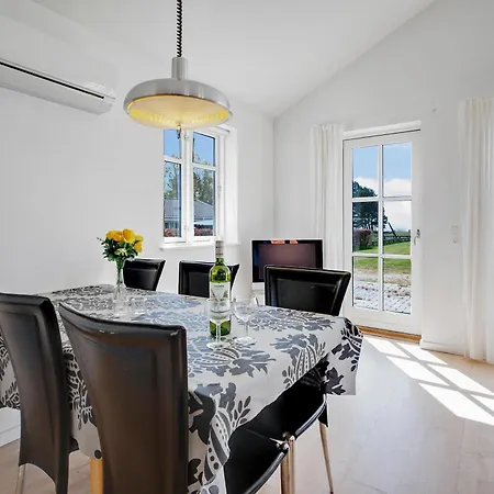 Casa vacanze Amazing In With 3 Bedrooms And Wifi